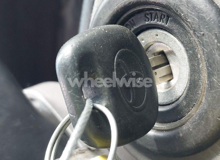 Photo 11 of 2004 Toyota Sequoia SR5 V8 (VIN 5TDZT34A74S235436)