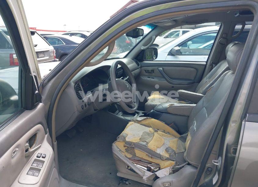 Photo 5 of 2004 Toyota Sequoia SR5 V8 (VIN 5TDZT34A74S235436)