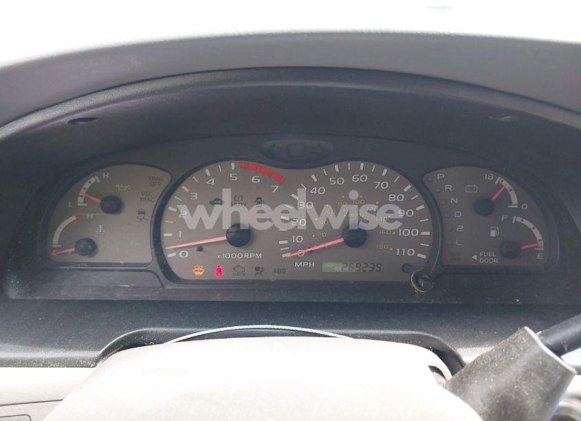 Photo 7 of 2004 Toyota Sequoia SR5 V8 (VIN 5TDZT34A74S235436)