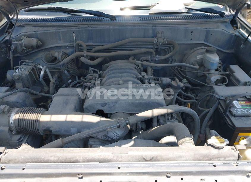 Photo 10 of 2005 Toyota Sequoia SR5 V8 (VIN 5TDZT34A75S242033)
