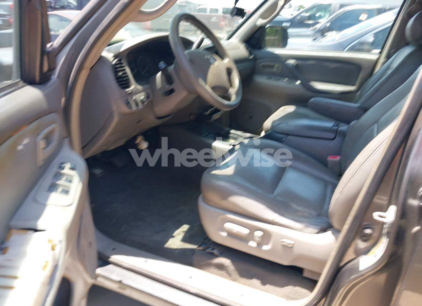 Photo 12 of 2005 Toyota Sequoia SR5 V8 (VIN 5TDZT34A75S242033)