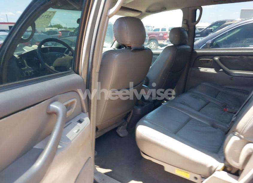Photo 14 of 2005 Toyota Sequoia SR5 V8 (VIN 5TDZT34A75S242033)