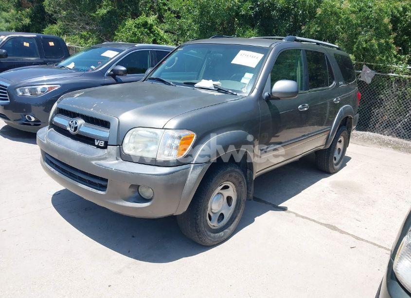 Photo 2 of 2005 Toyota Sequoia SR5 V8 (VIN 5TDZT34A75S242033)