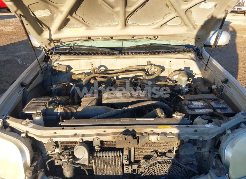 Photo 10 of 2005 Toyota Sequoia SR5 V8 (VIN 5TDZT34A75S255459)