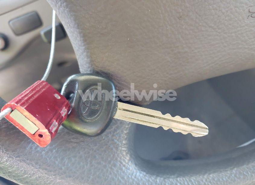 Photo 11 of 2005 Toyota Sequoia SR5 V8 (VIN 5TDZT34A75S255459)