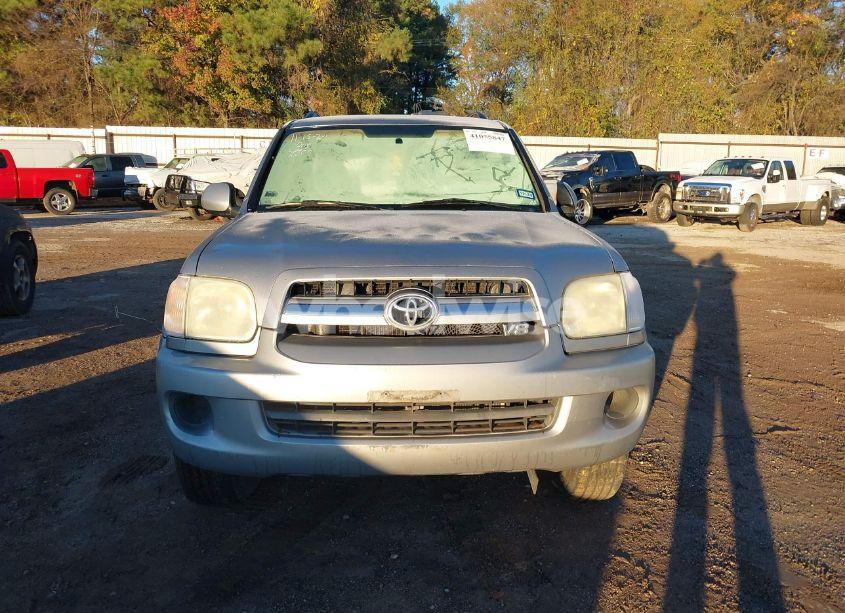 Photo 12 of 2005 Toyota Sequoia SR5 V8 (VIN 5TDZT34A75S255459)