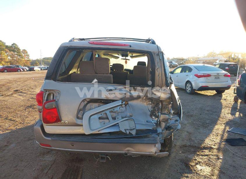 Photo 16 of 2005 Toyota Sequoia SR5 V8 (VIN 5TDZT34A75S255459)