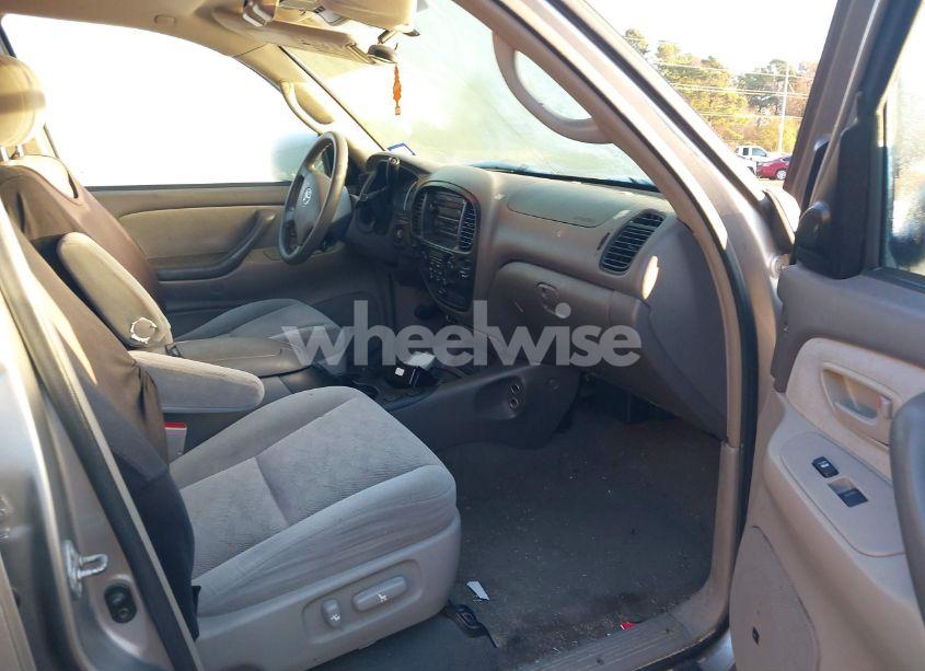 Photo 5 of 2005 Toyota Sequoia SR5 V8 (VIN 5TDZT34A75S255459)