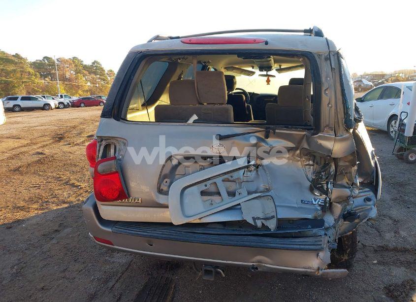Photo 6 of 2005 Toyota Sequoia SR5 V8 (VIN 5TDZT34A75S255459)