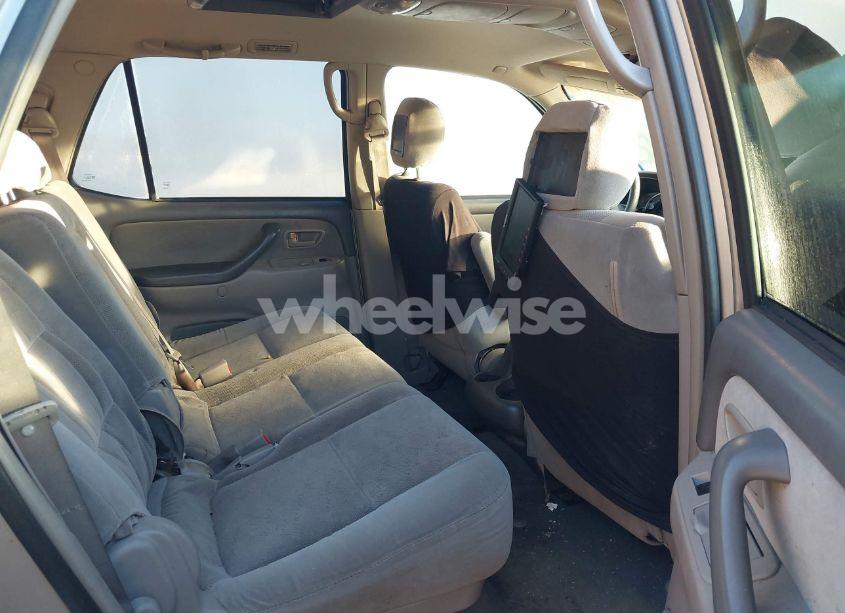 Photo 8 of 2005 Toyota Sequoia SR5 V8 (VIN 5TDZT34A75S255459)