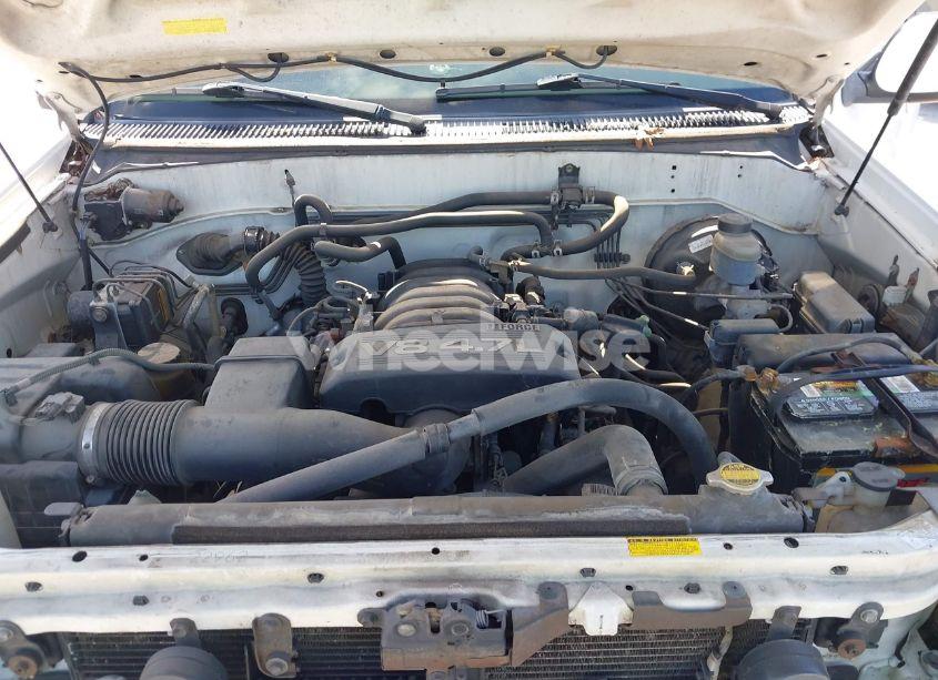 Photo 10 of 2005 Toyota Sequoia SR5 V8 (VIN 5TDZT34A75S258880)