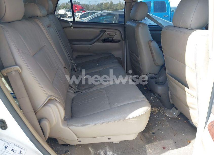 Photo 8 of 2005 Toyota Sequoia SR5 V8 (VIN 5TDZT34A75S258880)