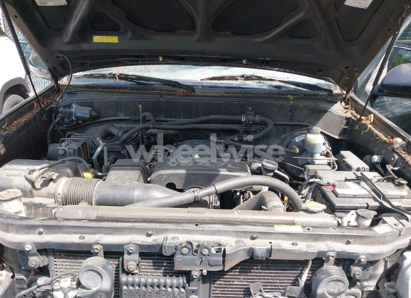 Photo 10 of 2006 Toyota Sequoia SR5 V8 (VIN 5TDZT34A76S273753)