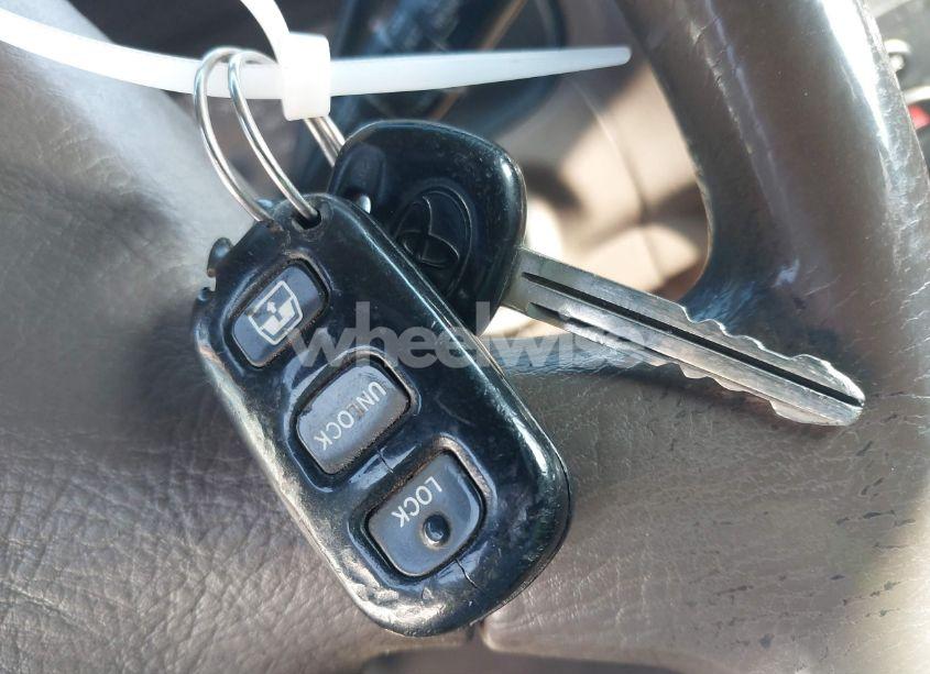 Photo 11 of 2001 Toyota Sequoia SR5 (VIN 5TDZT34A81S025388)