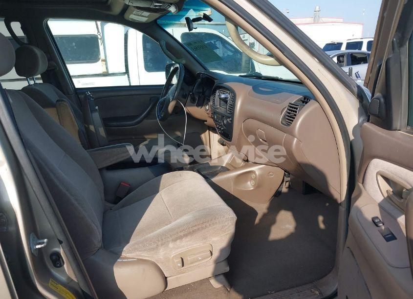 Photo 5 of 2001 Toyota Sequoia SR5 (VIN 5TDZT34A81S025388)
