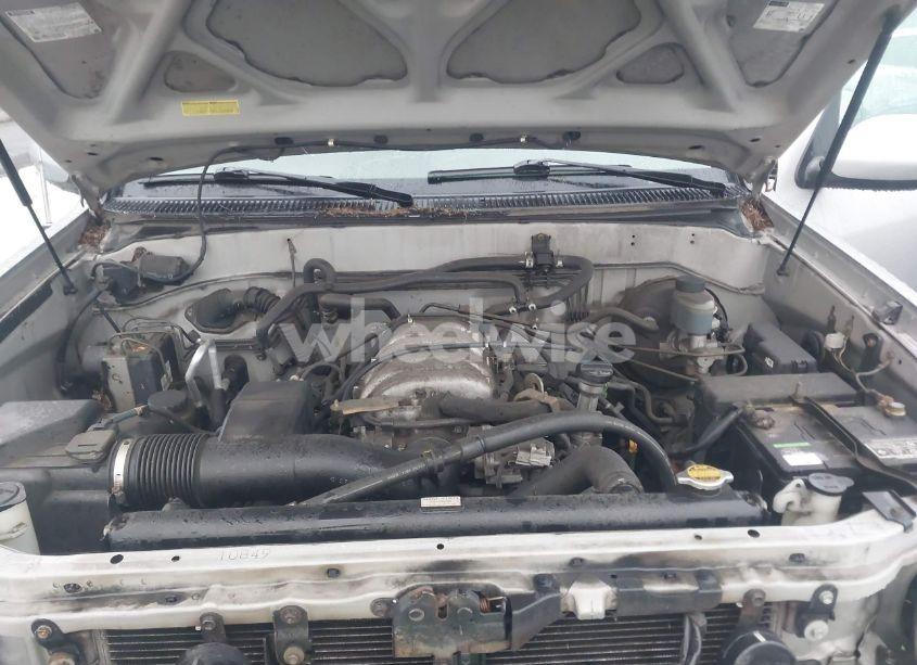 Photo 10 of 2002 Toyota Sequoia SR5 V8 (VIN 5TDZT34A82S076858)