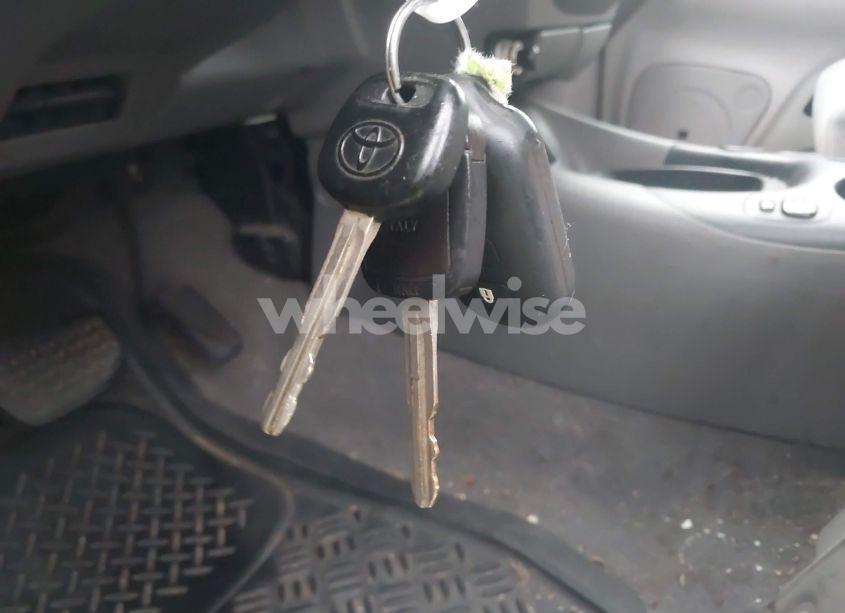 Photo 11 of 2002 Toyota Sequoia SR5 V8 (VIN 5TDZT34A82S076858)