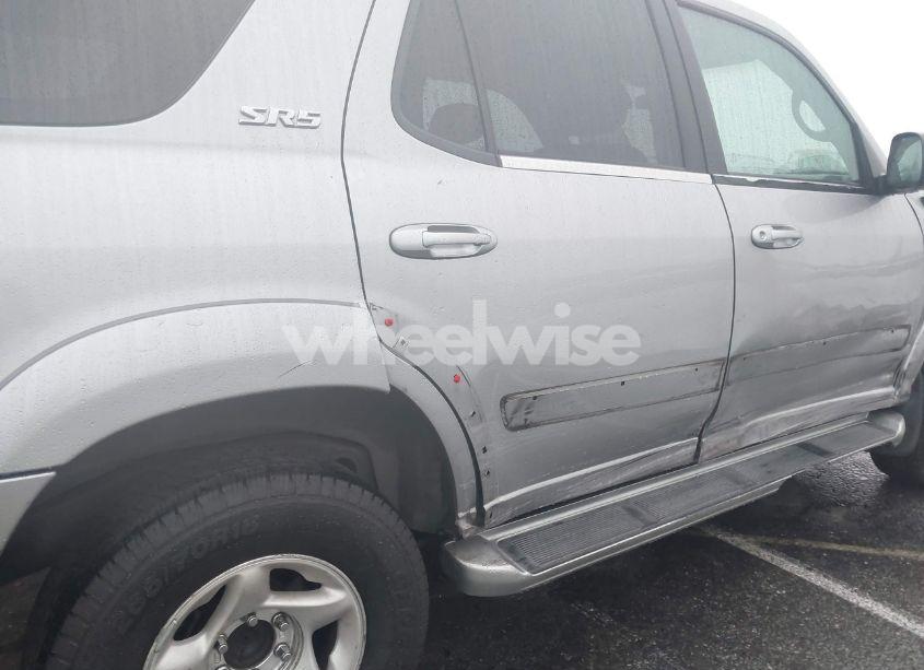 Photo 12 of 2002 Toyota Sequoia SR5 V8 (VIN 5TDZT34A82S076858)