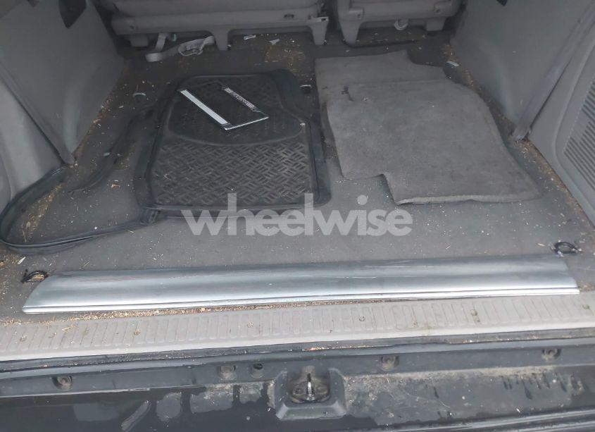 Photo 13 of 2002 Toyota Sequoia SR5 V8 (VIN 5TDZT34A82S076858)