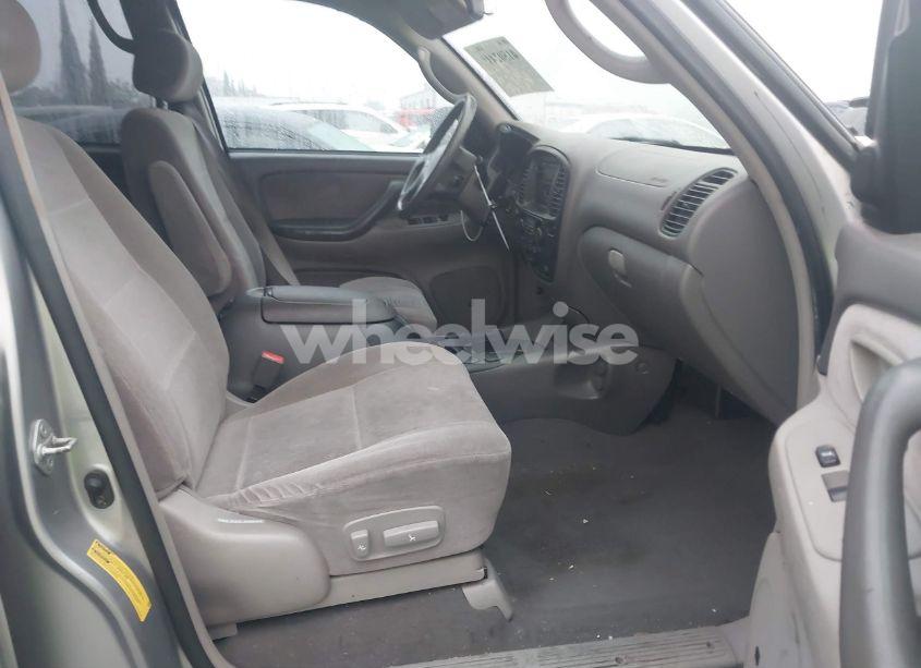 Photo 5 of 2002 Toyota Sequoia SR5 V8 (VIN 5TDZT34A82S076858)