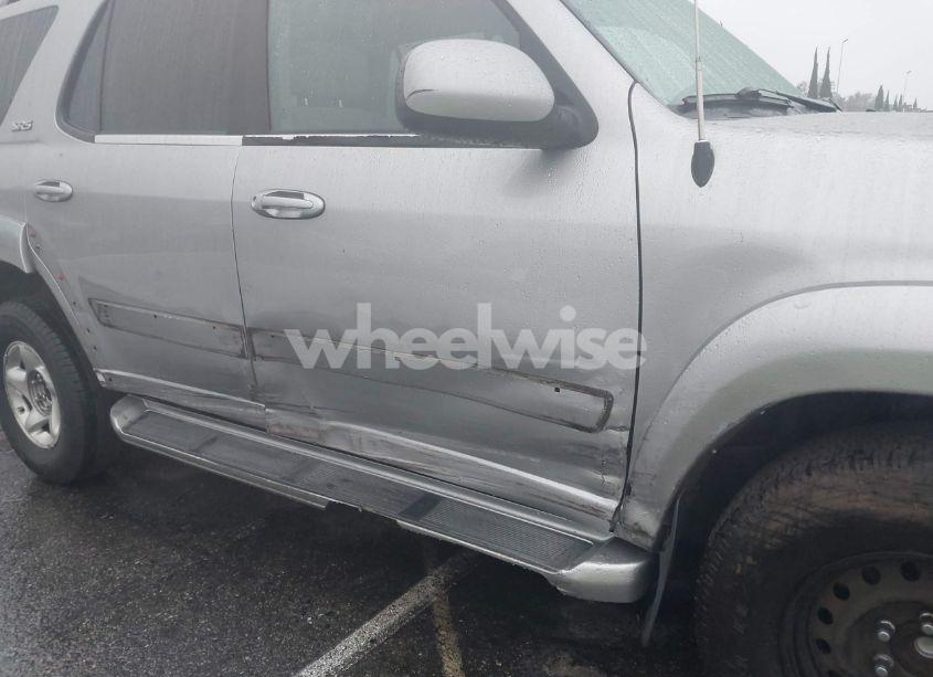 Photo 6 of 2002 Toyota Sequoia SR5 V8 (VIN 5TDZT34A82S076858)