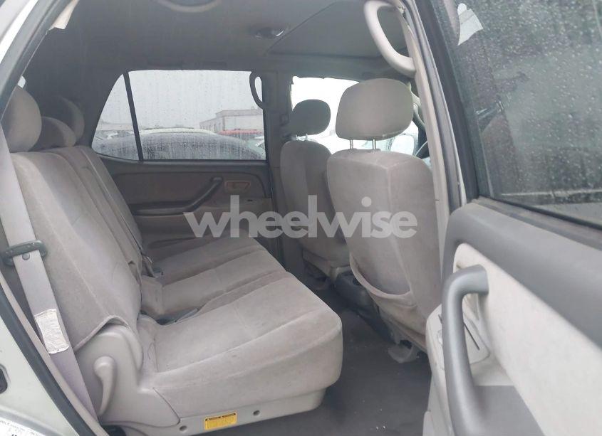 Photo 8 of 2002 Toyota Sequoia SR5 V8 (VIN 5TDZT34A82S076858)