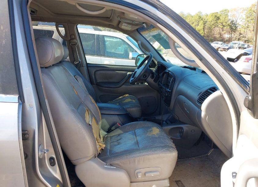 Photo 5 of 2003 Toyota Sequoia SR5 V8 (VIN 5TDZT34A83S150877)