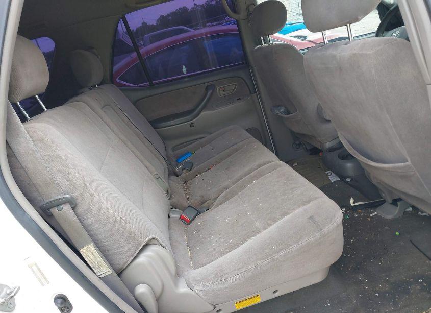 Photo 8 of 2003 Toyota Sequoia SR5 V8 (VIN 5TDZT34A83S167663)