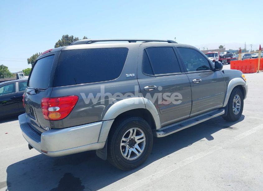 Photo 4 of 2003 Toyota Sequoia SR5 V8 (VIN 5TDZT34A83S178730)