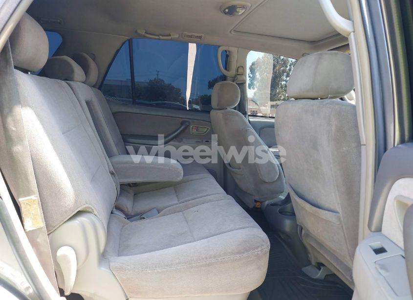 Photo 8 of 2003 Toyota Sequoia SR5 V8 (VIN 5TDZT34A83S178730)