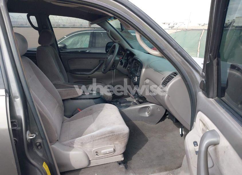 Photo 5 of 2003 Toyota Sequoia SR5 V8 (VIN 5TDZT34A83S179926)