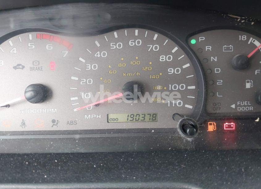 Photo 7 of 2003 Toyota Sequoia SR5 V8 (VIN 5TDZT34A83S179926)