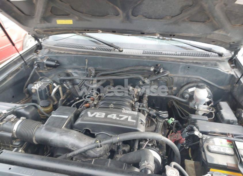 Photo 10 of 2004 Toyota Sequoia SR5 V8 (VIN 5TDZT34A84S217320)