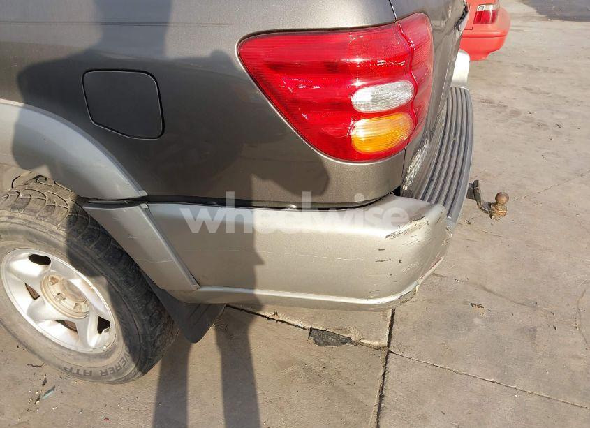 Photo 12 of 2004 Toyota Sequoia SR5 V8 (VIN 5TDZT34A84S217320)