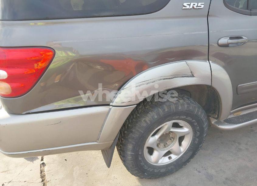 Photo 14 of 2004 Toyota Sequoia SR5 V8 (VIN 5TDZT34A84S217320)
