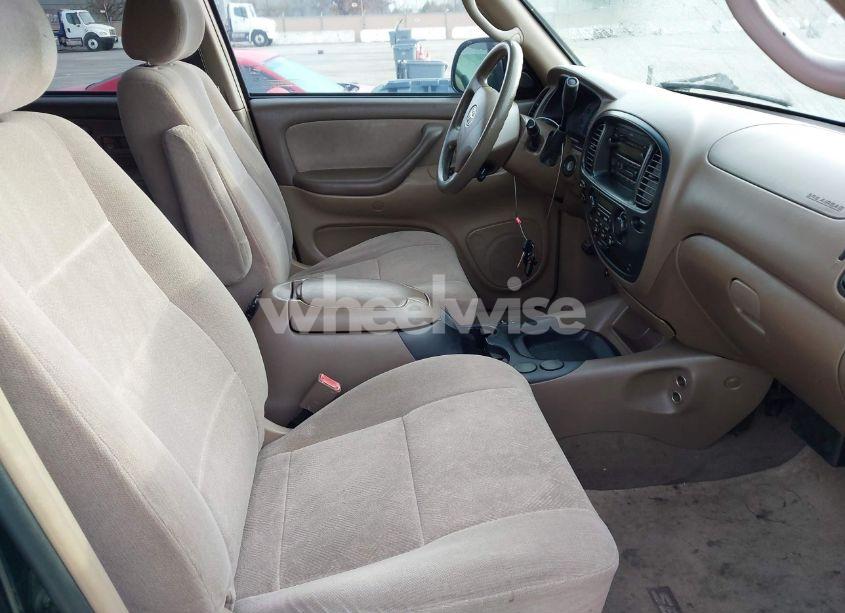 Photo 5 of 2004 Toyota Sequoia SR5 V8 (VIN 5TDZT34A84S225563)