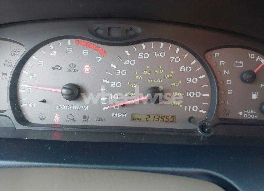 Photo 7 of 2004 Toyota Sequoia SR5 V8 (VIN 5TDZT34A84S225563)