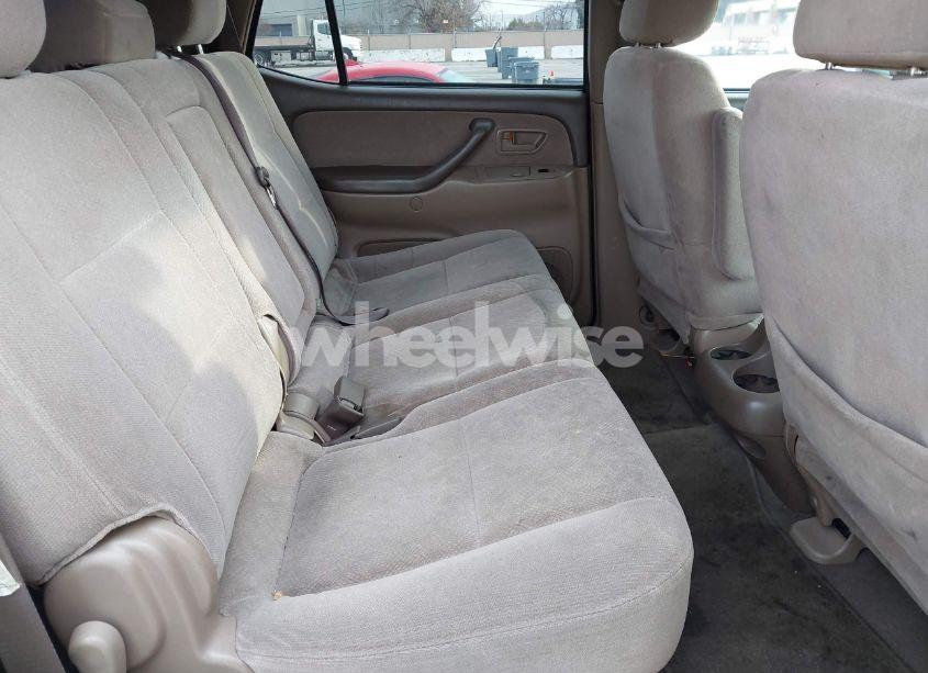 Photo 8 of 2004 Toyota Sequoia SR5 V8 (VIN 5TDZT34A84S225563)