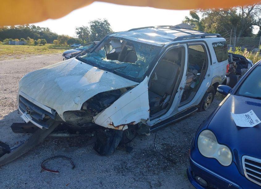 Photo 2 of 2004 Toyota Sequoia SR5 V8 (VIN 5TDZT34A84S232237)