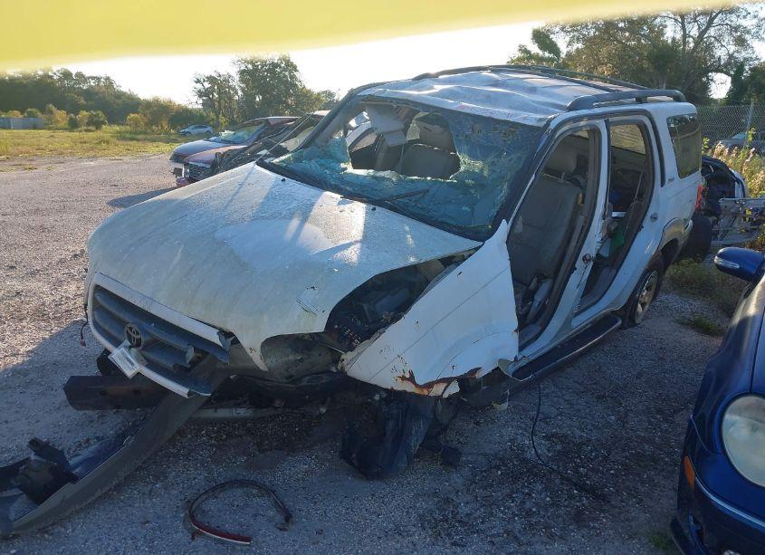 Photo 6 of 2004 Toyota Sequoia SR5 V8 (VIN 5TDZT34A84S232237)