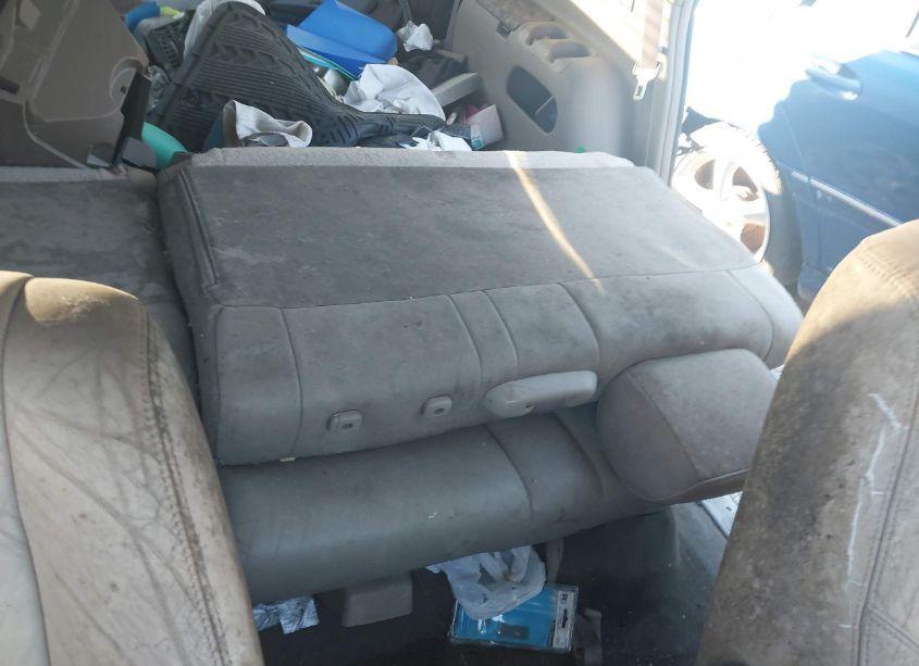 Photo 8 of 2004 Toyota Sequoia SR5 V8 (VIN 5TDZT34A84S232237)