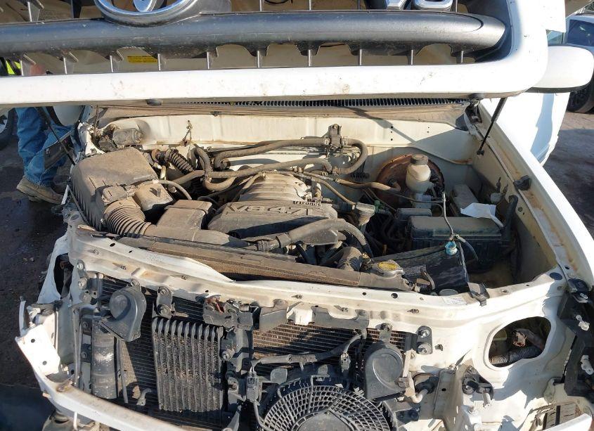 Photo 10 of 2004 Toyota Sequoia SR5 V8 (VIN 5TDZT34A84S238183)