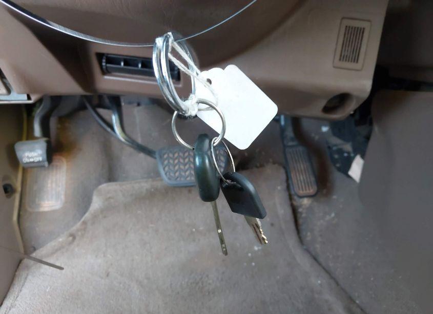 Photo 11 of 2004 Toyota Sequoia SR5 V8 (VIN 5TDZT34A84S238183)