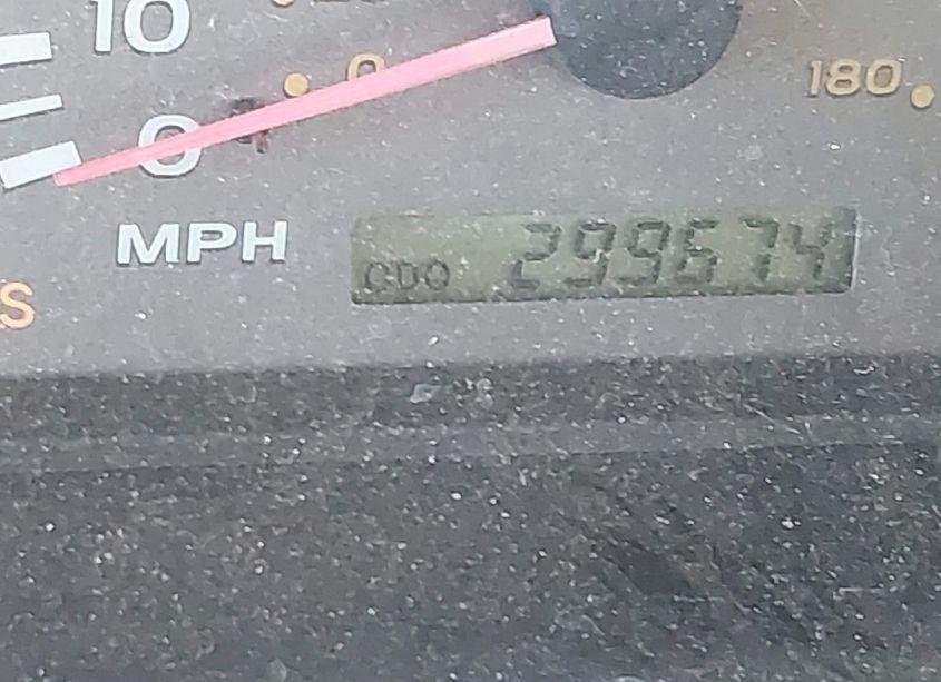 Photo 15 of 2004 Toyota Sequoia SR5 V8 (VIN 5TDZT34A84S238183)