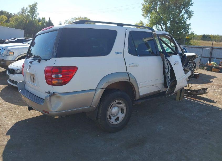 Photo 4 of 2004 Toyota Sequoia SR5 V8 (VIN 5TDZT34A84S238183)
