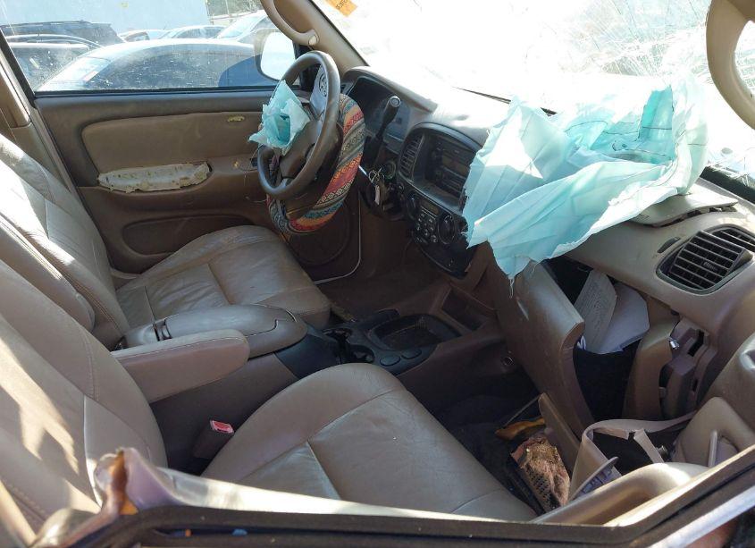 Photo 5 of 2004 Toyota Sequoia SR5 V8 (VIN 5TDZT34A84S238183)