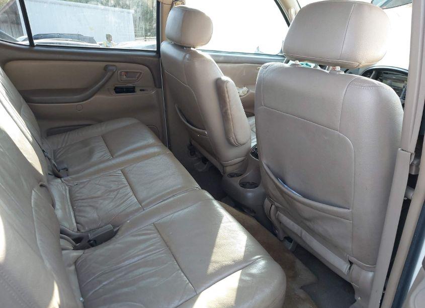 Photo 8 of 2004 Toyota Sequoia SR5 V8 (VIN 5TDZT34A84S238183)