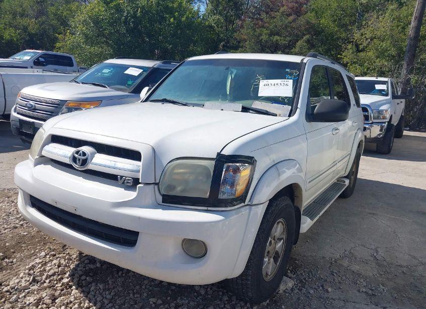 Photo 2 of 2005 Toyota Sequoia SR5 V8 (VIN 5TDZT34A85S245233)