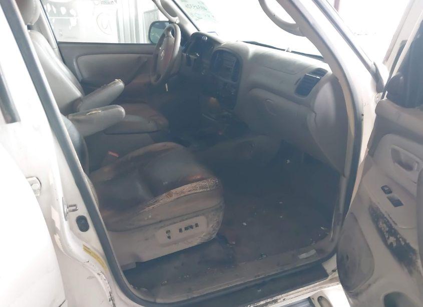 Photo 5 of 2005 Toyota Sequoia SR5 V8 (VIN 5TDZT34A85S245233)