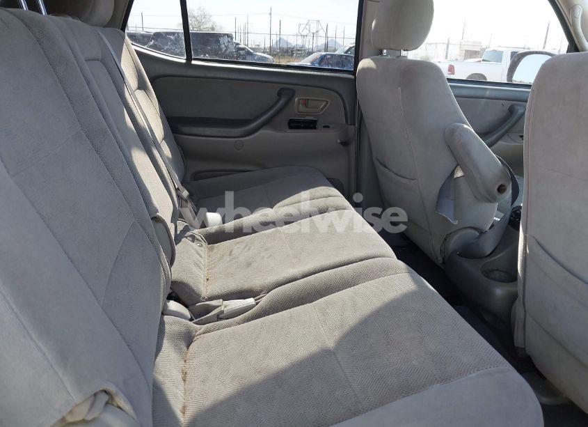 Photo 8 of 2005 Toyota Sequoia SR5 V8 (VIN 5TDZT34A85S247032)